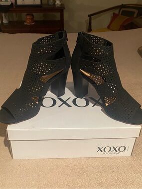 XOXO Black Peep-Toe Block Heel Sandals